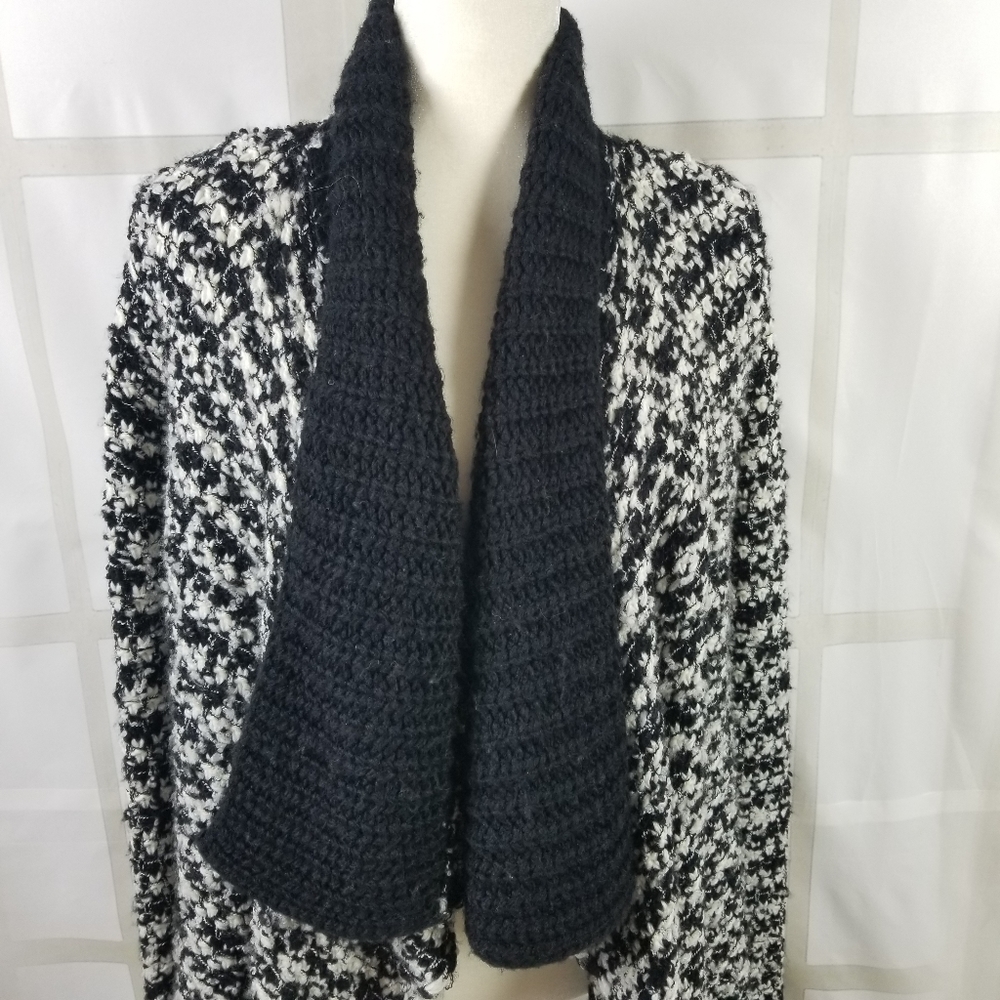 3 / $15 Ann Taylor Loft Cardigan - Picture 4 of 6